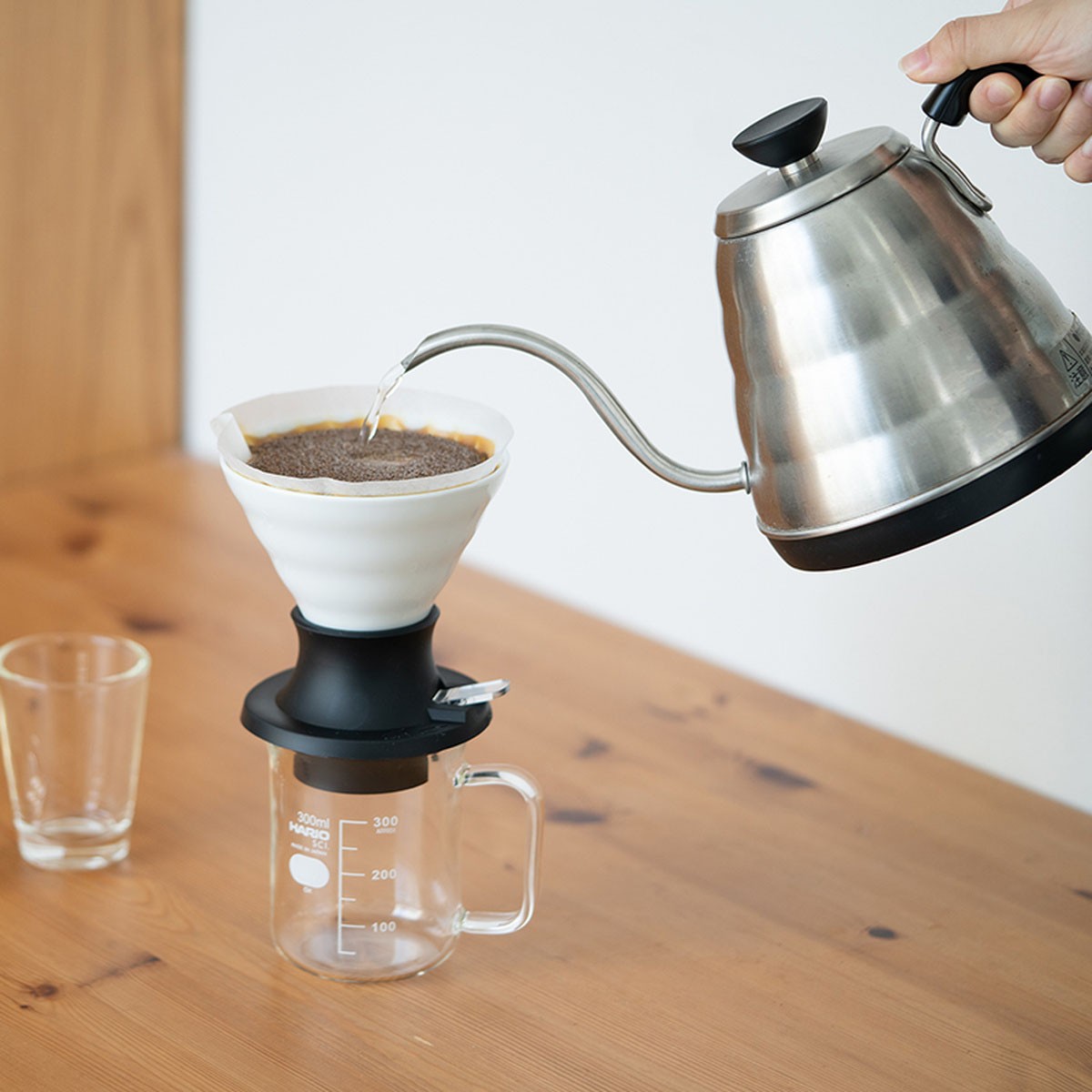 Воронка для кофе HARIO V60 Switch 02 иммерсионная керамическая белая SSDC-200-W